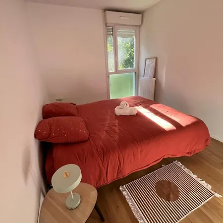 Quiet And Bright Apartment, Tram 2 Minutes Away *
