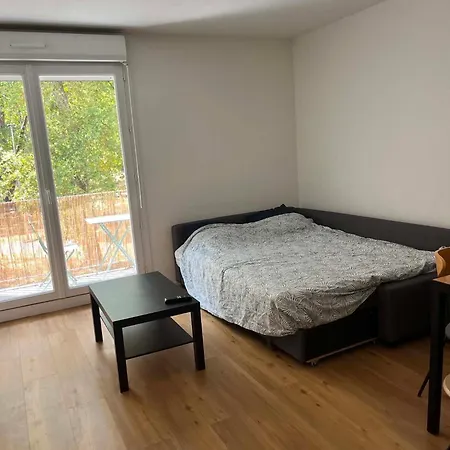 Quiet And Bright Apartment, Tram 2 Minutes Away Pessac