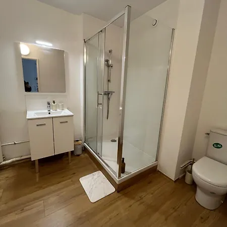 شقة Quiet And Bright Apartment, Tram 2 Minutes Away *
