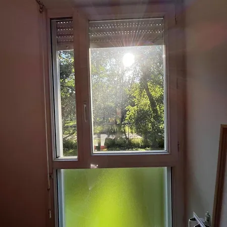 Quiet And Bright Apartment, Tram 2 Minutes Away
